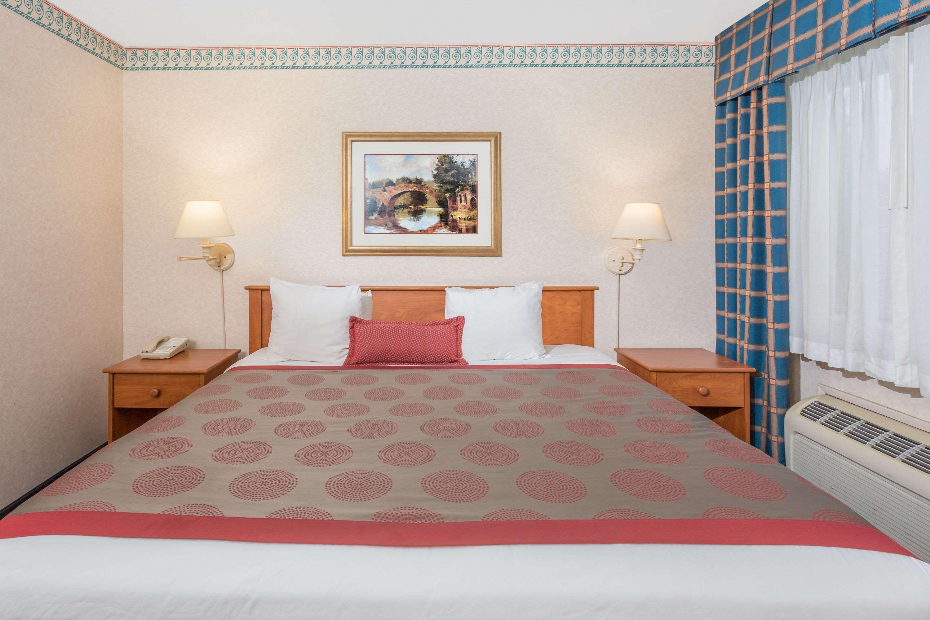 Hotel Ramada By Wyndham Kent Seattle Area Esterno foto