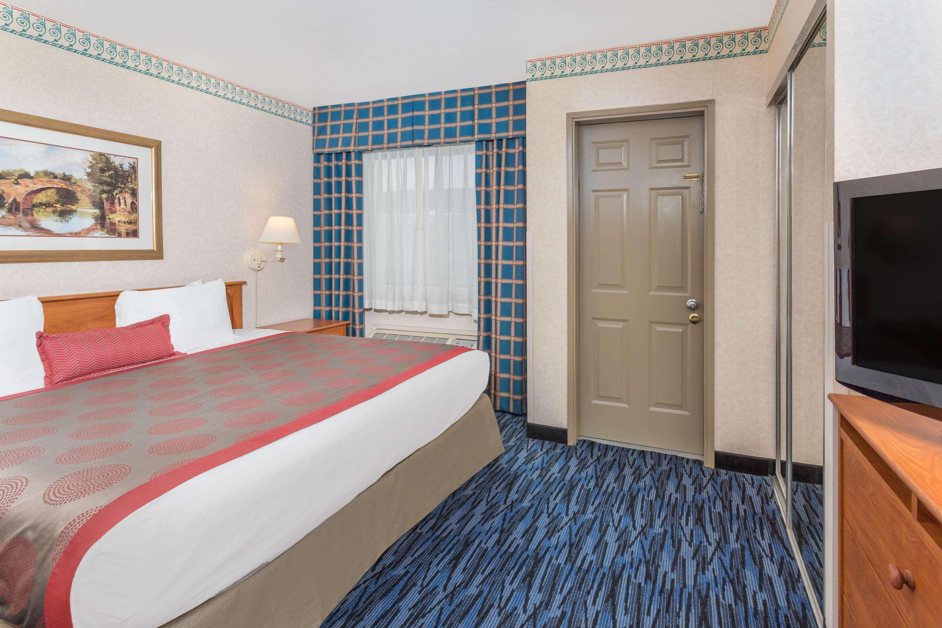 Hotel Ramada By Wyndham Kent Seattle Area Esterno foto