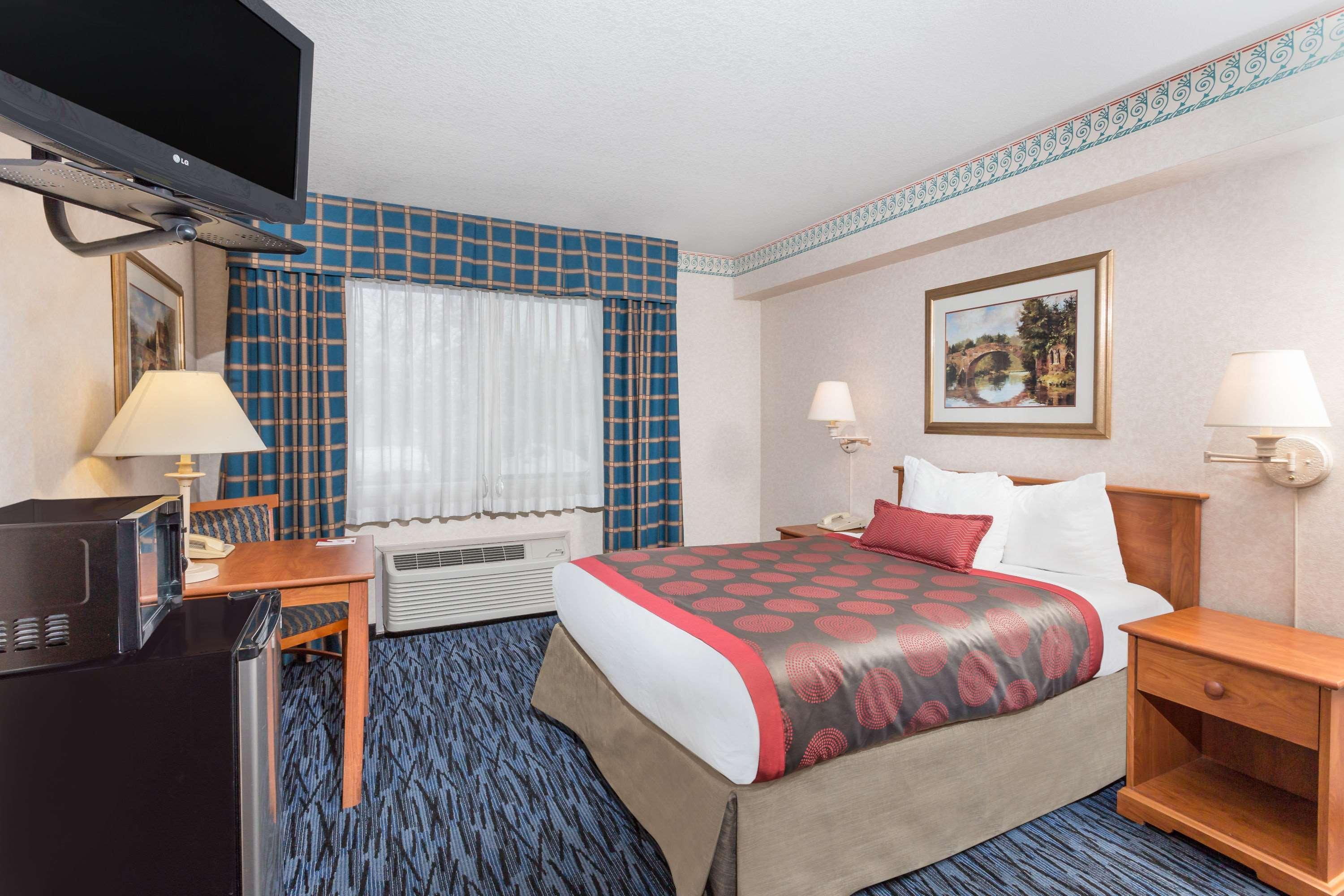 Hotel Ramada By Wyndham Kent Seattle Area Esterno foto