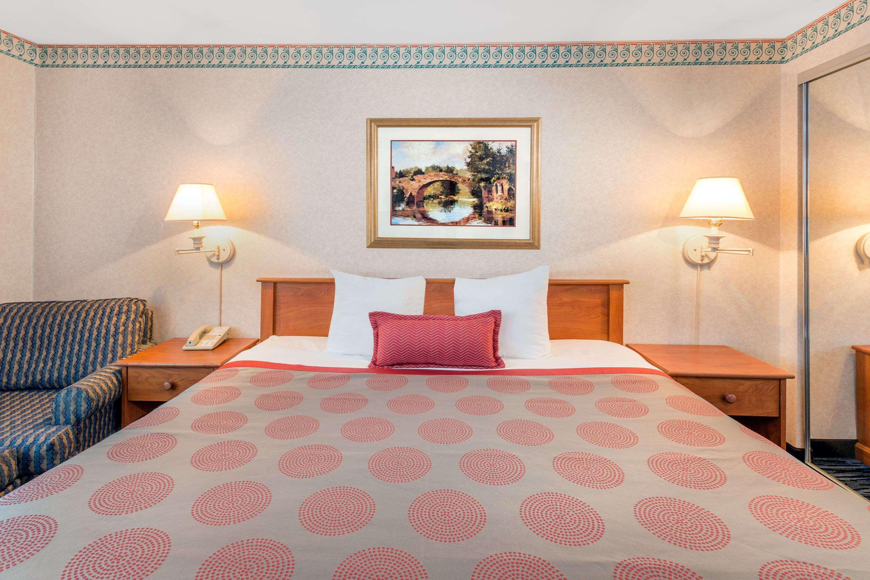Hotel Ramada By Wyndham Kent Seattle Area Esterno foto