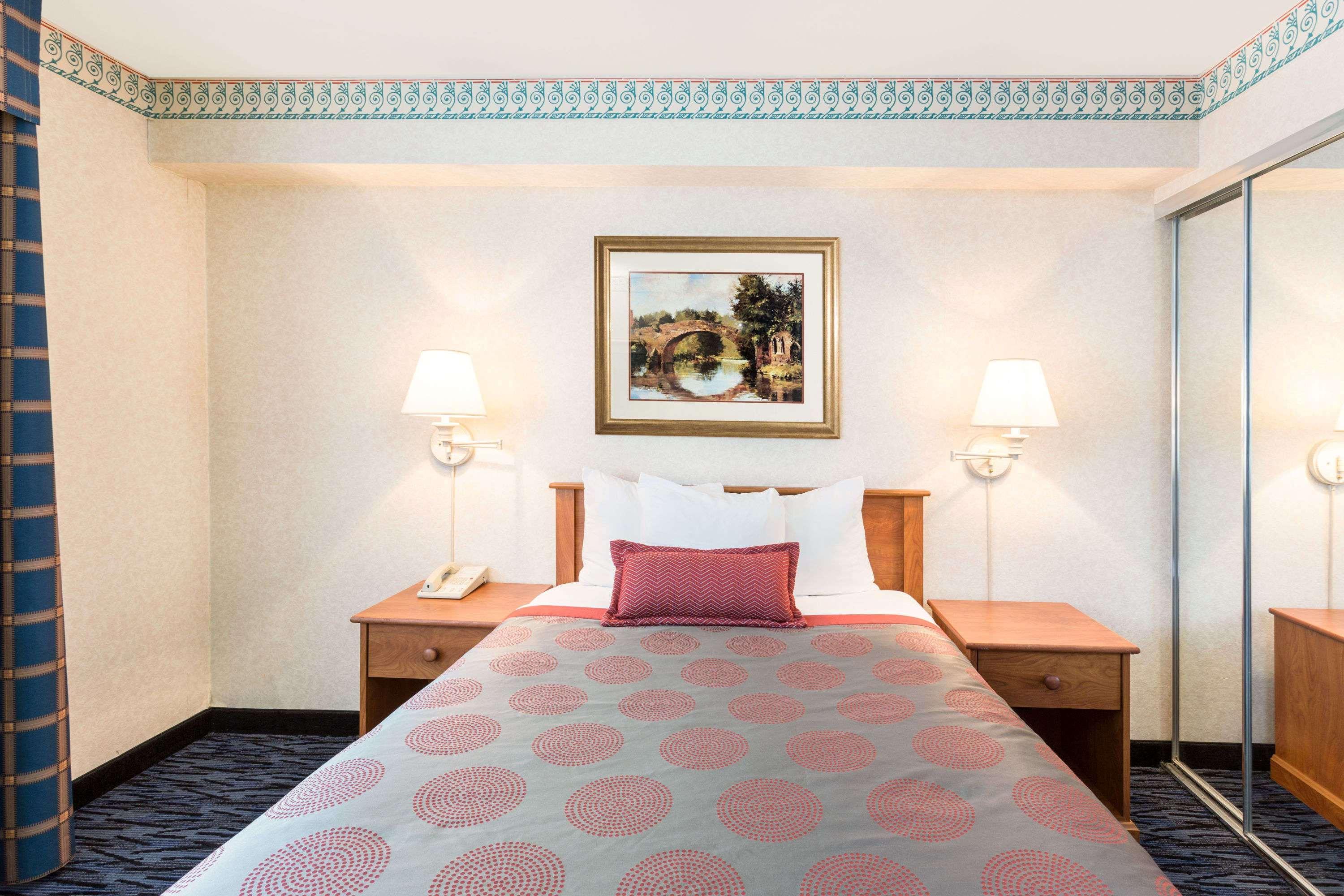 Hotel Ramada By Wyndham Kent Seattle Area Esterno foto