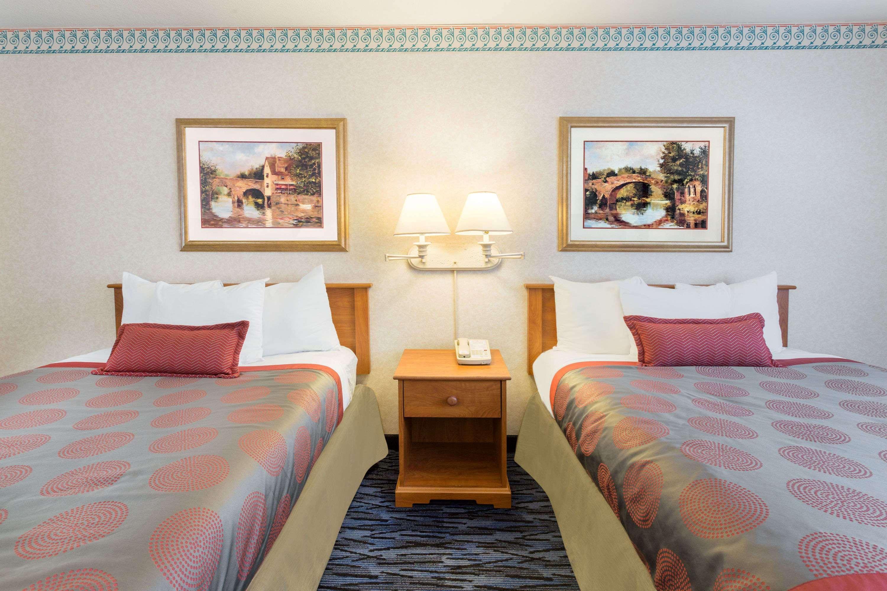 Hotel Ramada By Wyndham Kent Seattle Area Esterno foto