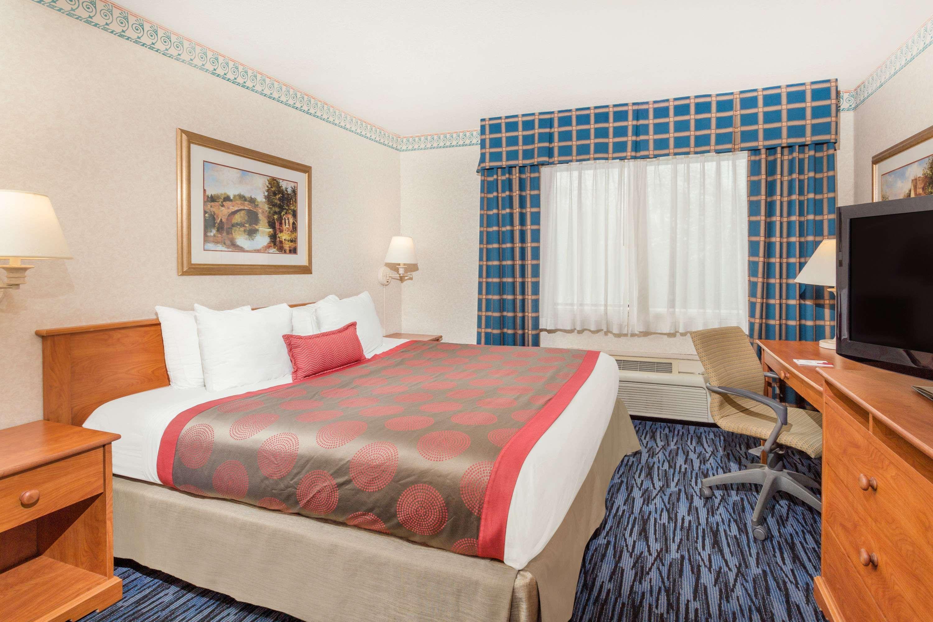 Hotel Ramada By Wyndham Kent Seattle Area Esterno foto