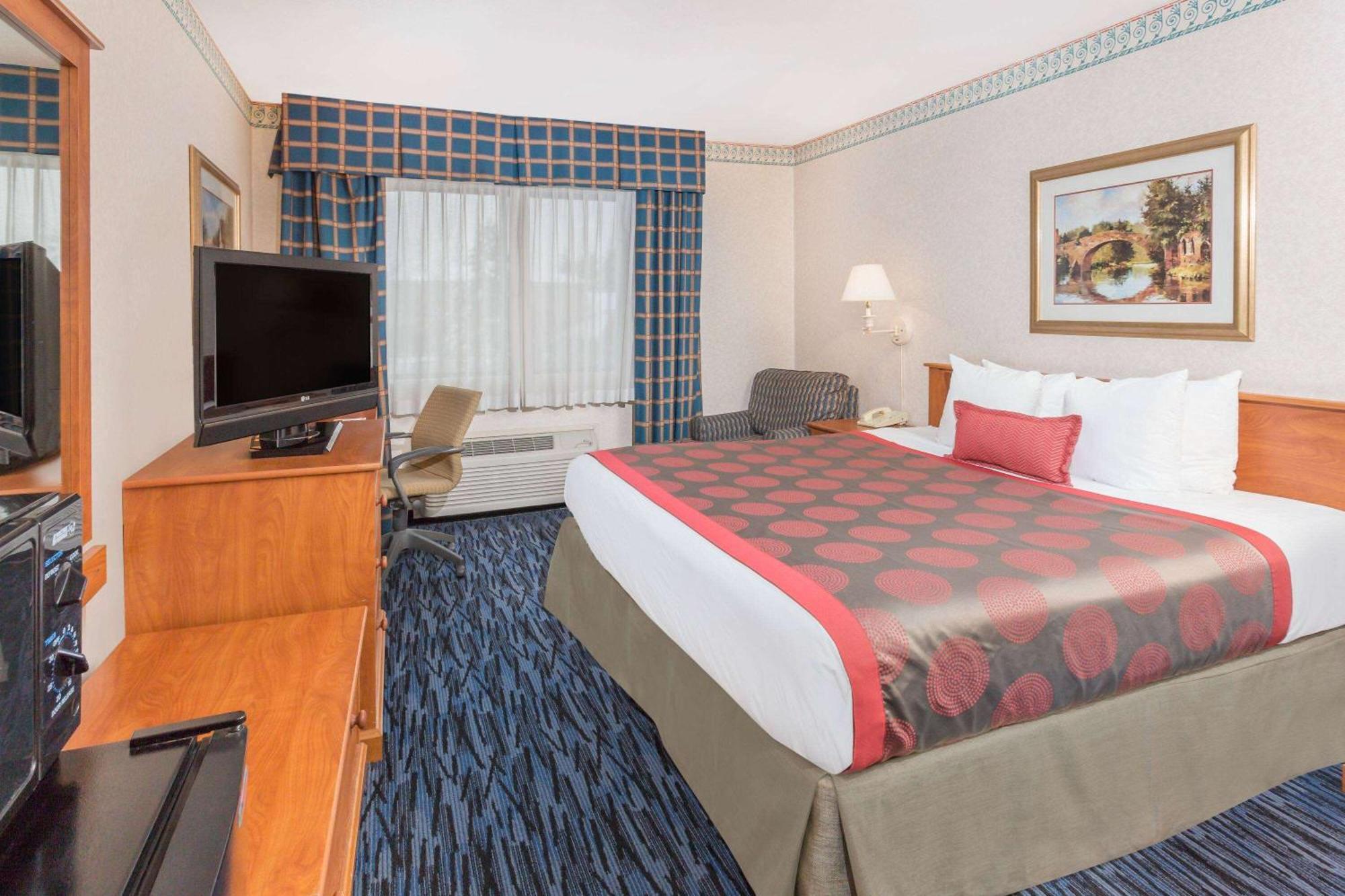 Hotel Ramada By Wyndham Kent Seattle Area Esterno foto