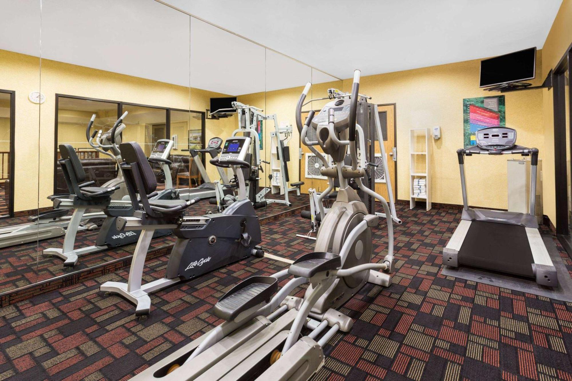 Hotel Ramada By Wyndham Kent Seattle Area Esterno foto