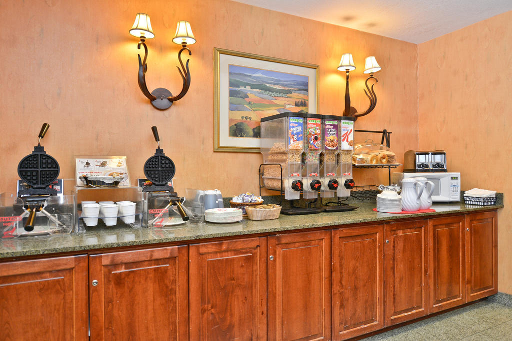 Hotel Ramada By Wyndham Kent Seattle Area Esterno foto