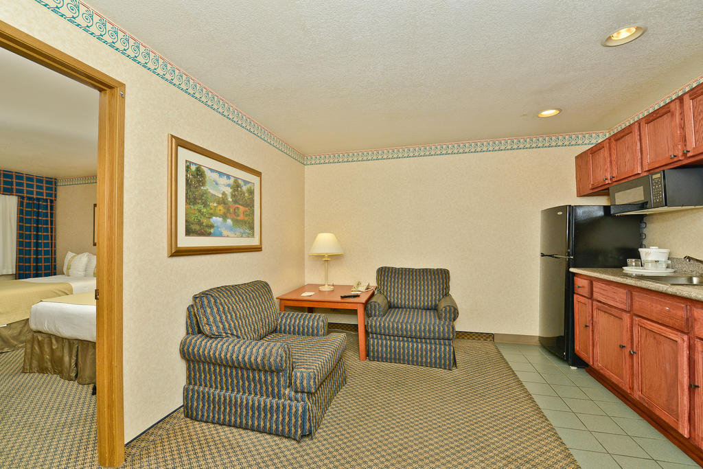 Hotel Ramada By Wyndham Kent Seattle Area Esterno foto